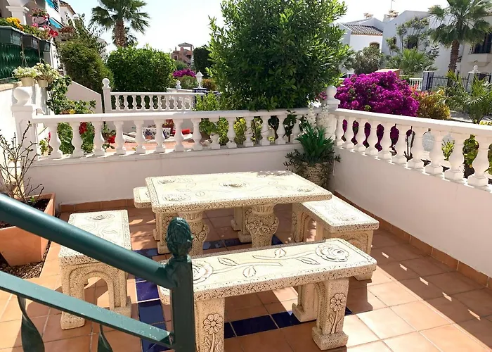 Villamartin, Lovely 2 Bed House, Short Walk To The Plaza.