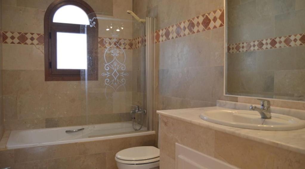 Holiday home Villamartin, Lovely 2 Bed House, Short Walk To The Plaza. *