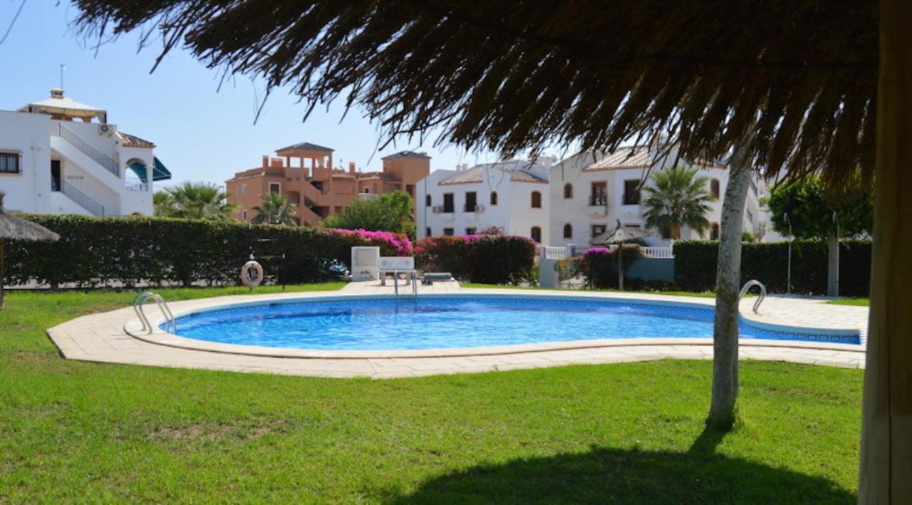 Villamartin, Lovely 2 Bed House, Short Walk To The Plaza. Orihuela
